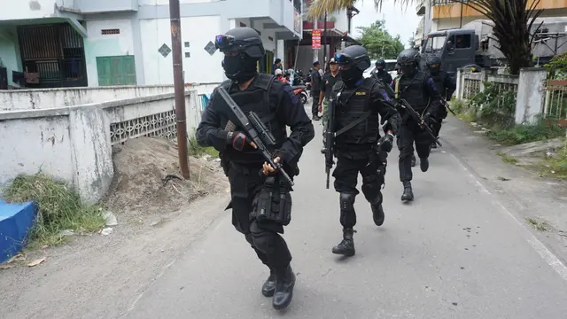 Densus 88 Tangkap 10 Terduga Teroris di Jawa Tengah