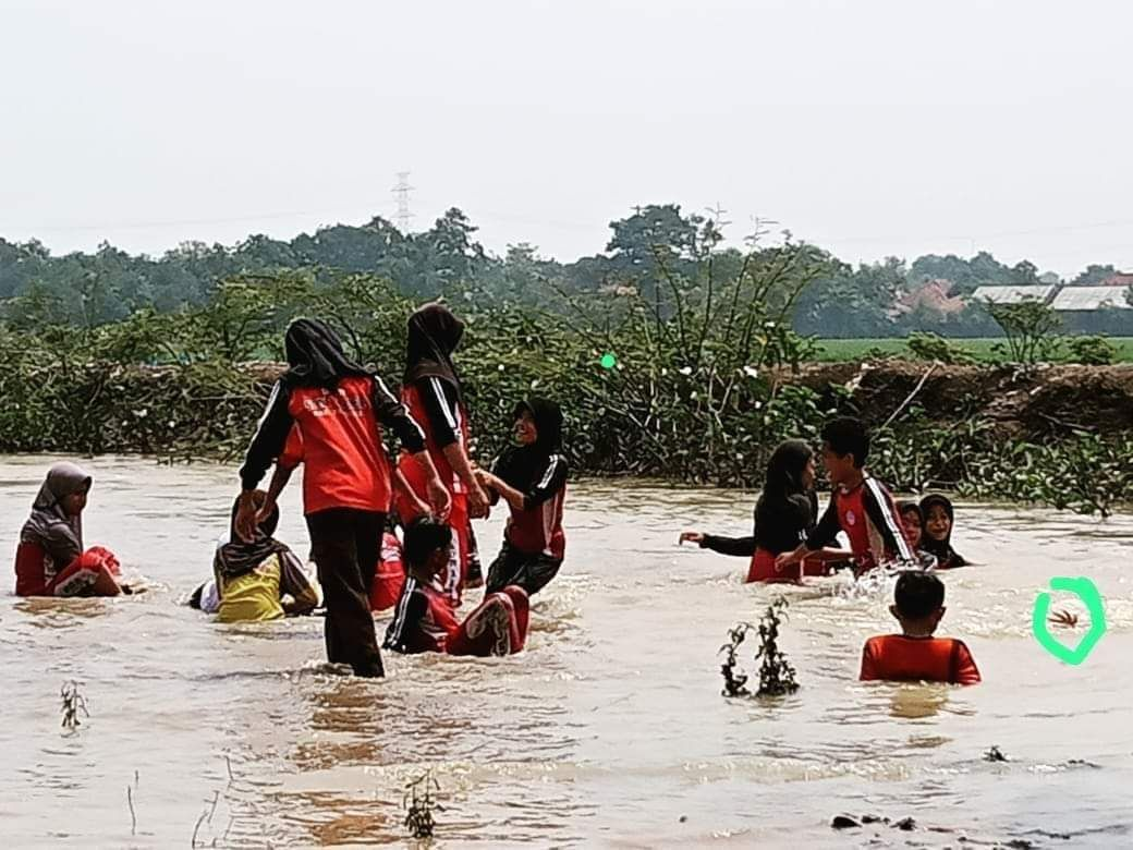 3 Siswi SD Tenggelam di Sungai Panarikan Indramayu, 2 Ditemukan Meninggal dan 1 Lagi Hilang